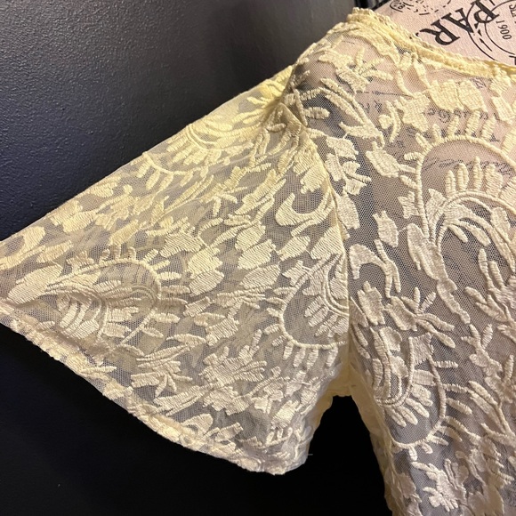 Code x Mode Lace Top - Picture 4 of 9